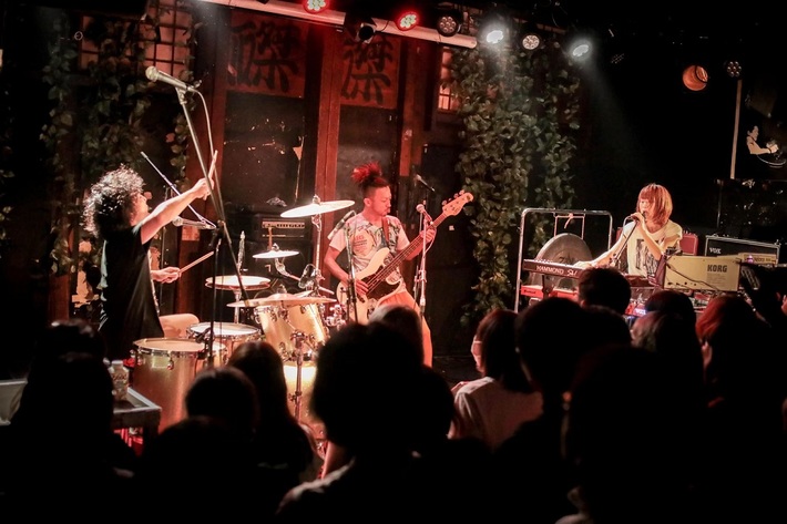 モーモールルギャバン、結成の地 京都で15周年ワンマンを開催決定。ライヴ配信も