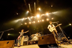 UNISON SQUARE GARDEN、映像作品『UNISON SQUARE GARDEN 「Bee-side Sea-side U-side」at Zepp Tokyo 2019.10.16』より「over driver」と「ピストルギャラクシー」ライヴ映像公開