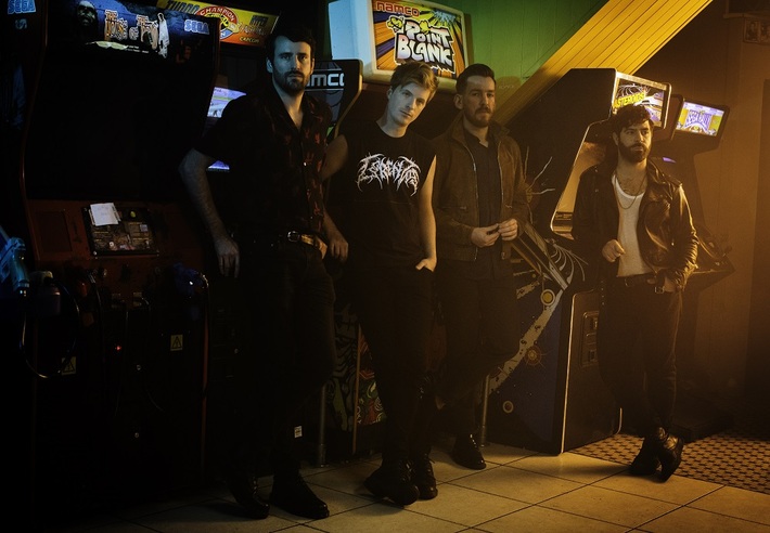 FOALS、オール・タイム・リミックス・パッケージ第2弾『Collected Reworks Vol.II』リリース。KUUが手掛けた「Wash Off」リミックスも収録