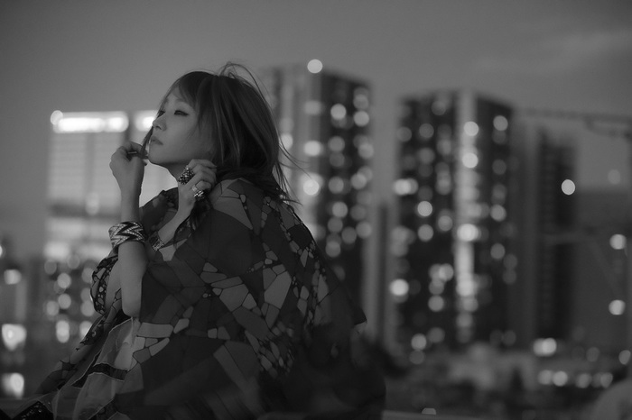 LiSA、新曲「愛錠」リリック・ビデオを本日23時にYouTubeプレミア公開