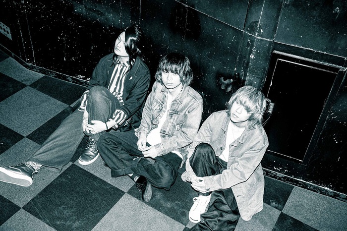 名古屋発の日本語ロック・バンド Maki、1stフル・アルバム『RINNE』よりリード曲「虎」MV公開。リリース・ツアーも決定