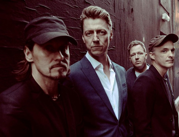 TRAVIS、10/9リリースのニュー・アルバム『10 Songs』よりSusanna Hoffs（THE BANGLES）をフィーチャーした新曲「The Only Things」MV公開