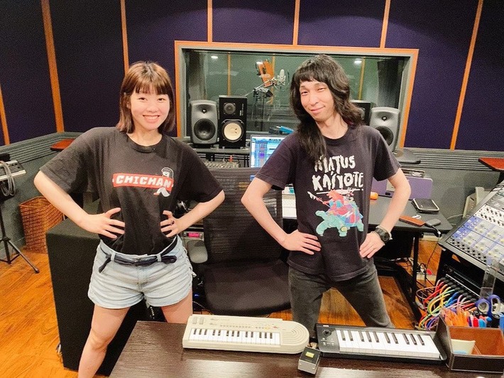 眉村ちあき、玉屋2060%（Wienners）迎えた新曲「偏差値2ダンス」完成。明日8/28より配信