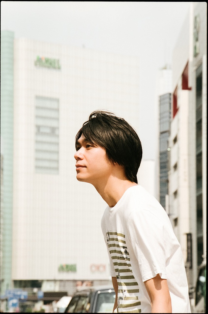 小山田壮平、8/26 リリースの初ソロ・アルバム『THE TRAVELING LIFE』より「HIGH WAY」MV公開。CD 購入者限定配信ライヴも実施決定