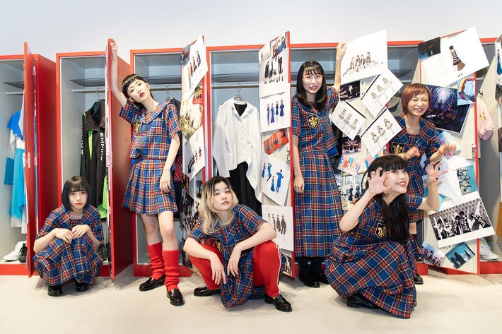 BiSH、EMPiRE、BiS、GO TO THE BEDS、PARADISES、豆柴の大群ら所属"WACK"の展覧会"SCHOOL OF WACK"、5都市巡回が決定。BiSHの体験レポート・ムービーも公開
