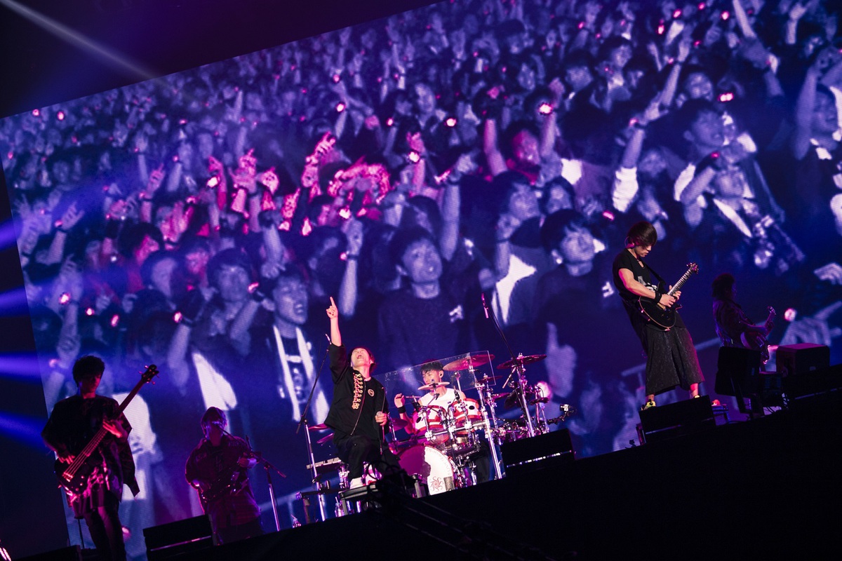 UVERworld、史上最大4万5,000人動員の東京ドーム