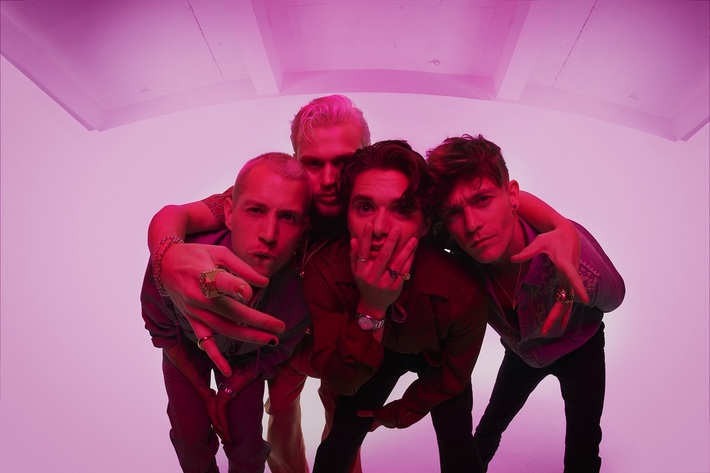 THE VAMPS、約2年ぶりニュー・アルバム『Cherry Blossom』より先行シングル第2弾「Chemicals」配信スタート。国内盤デラックス・エディション特典絵柄も公開