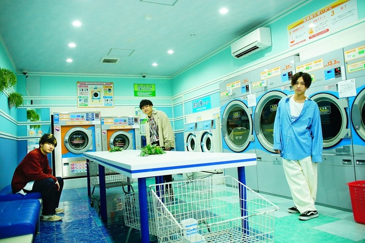 This is LAST、1stフル・アルバム『別に、どうでもいい、知らない』11/25リリース決定。ジャケ写＆新アー写公開