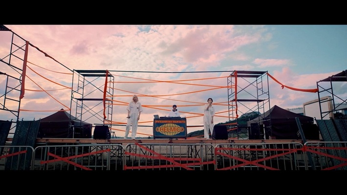 chelmico、"はやくライブで会いたいね"という想いを込めた「どうやら、私は」コラボMV公開。抗ウイルス・テキスタイル・ブランド"VIBTEX™"がサポート