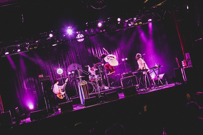 the telephones、ニュー・アルバム『NEW！』デジタル限定トラックでOlivia Newton-John「Physical」をカバー