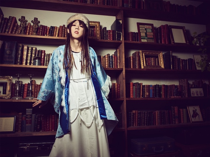 亜沙、2020年唯一となる単独ライヴ"亜沙バースデーライブ 2020～茜色の語った夢噺～"開催決定