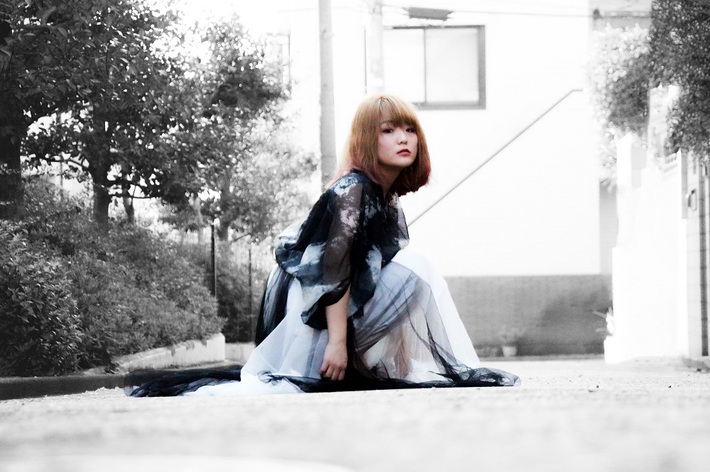 ハットリクミコ（シナリオアート）、ソロ・プロジェクトとして1stミニ・アルバム『convict』リリース決定。フル・バンド・メンバーを引き連れてのワンマンも開催