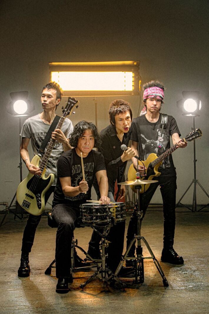 ザ・クロマニヨンズ、初の配信ライヴ"ザ・クロマニヨンズ　MUD SHAKES 全曲配信ライブ"12/11開催決定