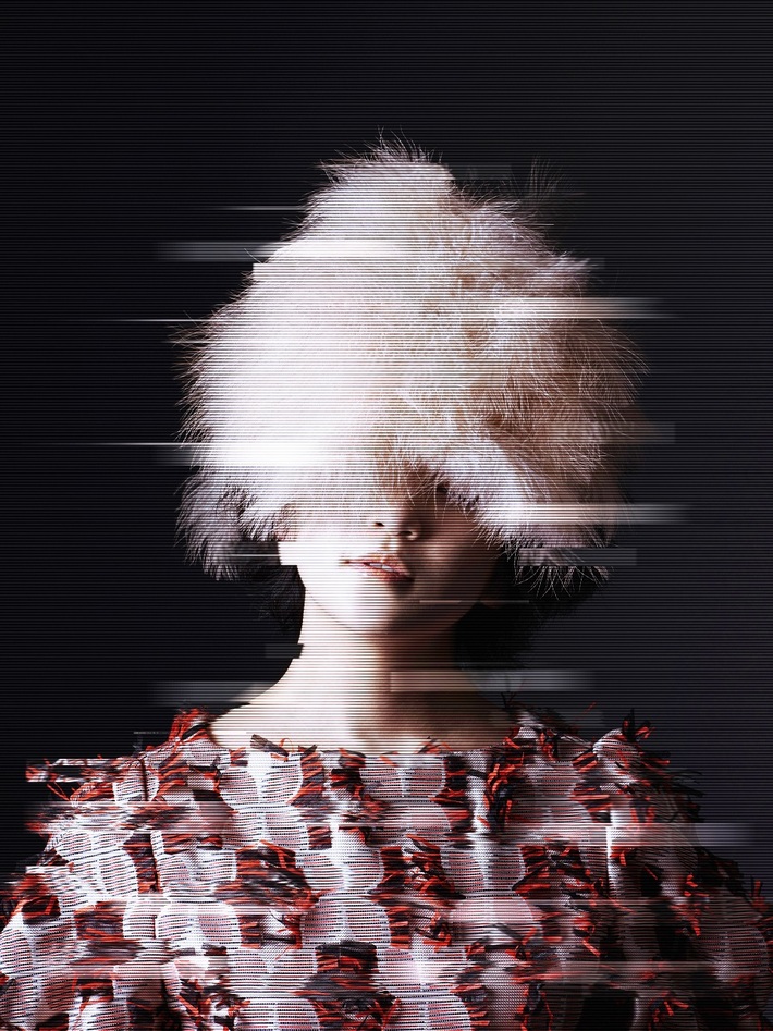 素顔を見せないミステリアスなシンガー・ソングライター mahina、ニュー・シングル「僕のSOS」12/16リリース。同日スペシャで配信ライヴの未公開映像含む特集番組も決定