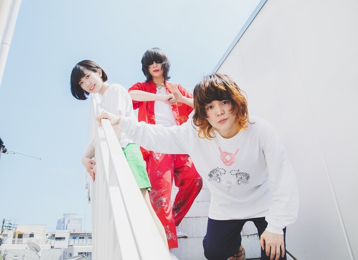 町田発の3ピース・ロックンロール・バンド まなつ、11/25リリースの1stフル・アルバム『まなつのこれからのこと。』よりリード曲「ヒーロー」先行配信＆加藤マニ監督によるMV公開