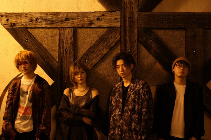 大阪の新世代バンド"um-hum"、デジタル・シングル「JoJo」本日11/20配信リリース。スモークの焚きすぎで火災報知器が鳴り大騒ぎになったMVも無事公開