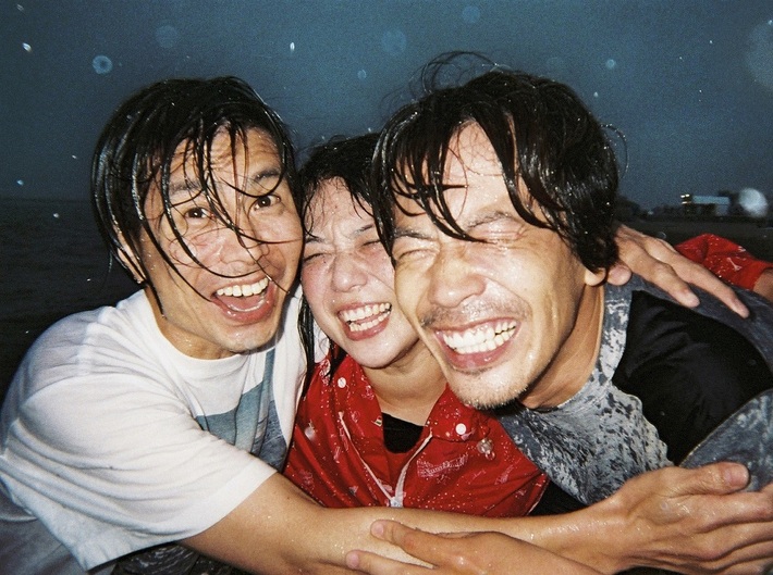 くるり、2004年発売の映像作品より"岸田繁のこんぴら参り（高松琴平電鉄に魅せられて）"特別公開。"ことでん"の制帽使用したARフィルターも