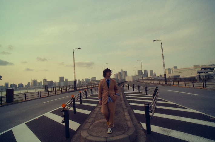 THE CHARM PARK、フル・アルバム『Bedroom Revelations』より「in heavenly peace」先行配信スタート。弾き語り映像も公開