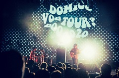 ドミコ、自身初となるライヴ映像作品『VOO DOO TOUR? FINAL』来年2/10発売決定