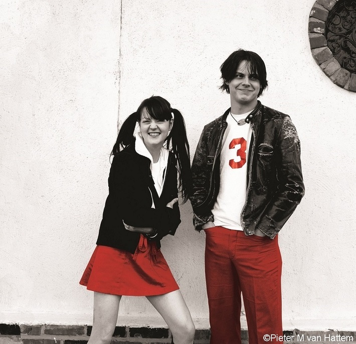 THE WHITE STRIPES、配信スタートとなった初ベスト・アルバム『The White Stripes Greatest Hits』より「Let's Shake Hands」アニメMV公開
