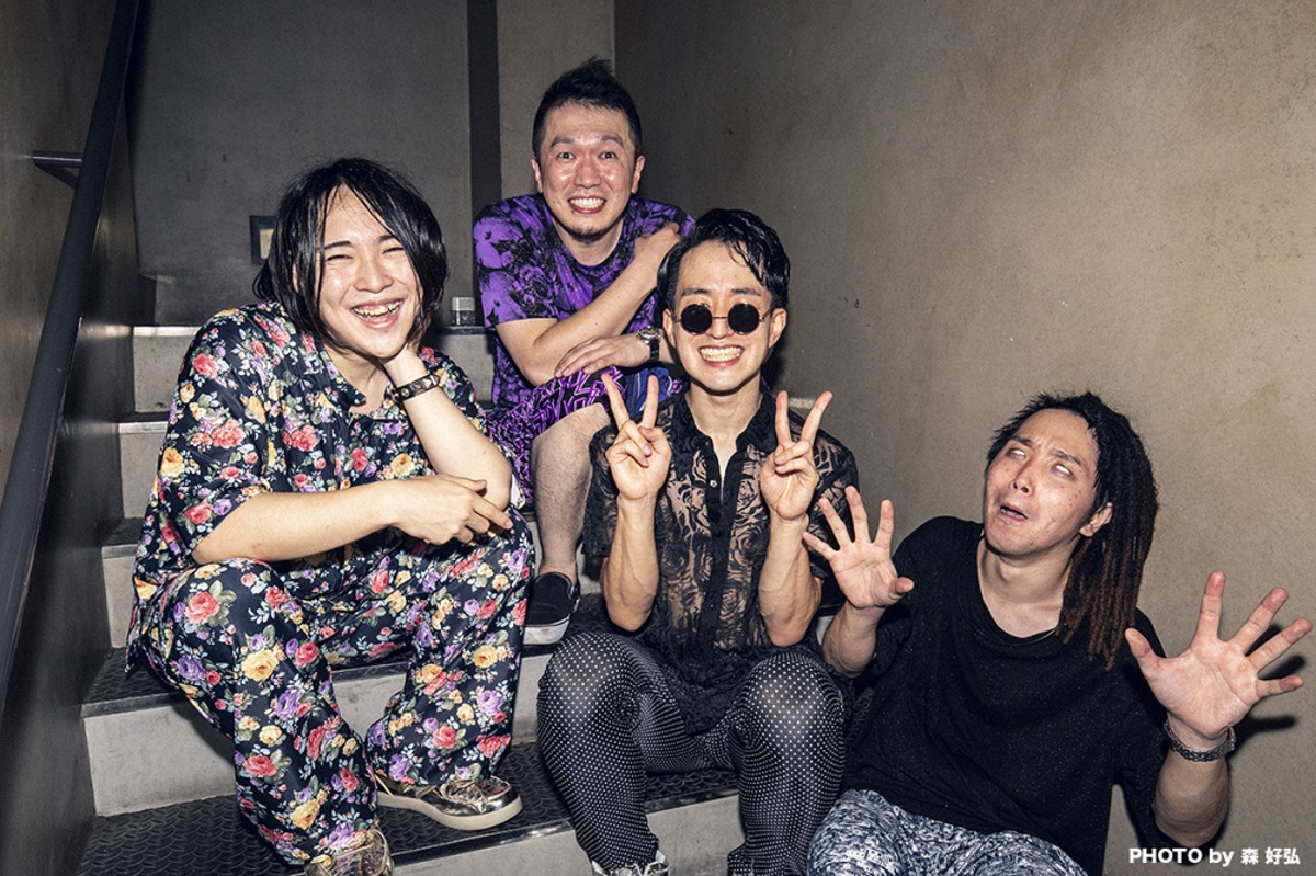 挫・人間、1/27リリースのO-EAST公演収録DVDより「ソモサン