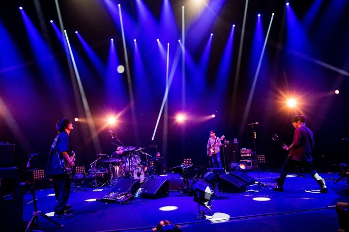 MONOEYESの"現在地"に迫る特別番組がスペシャで放送決定。日本武道館からの生配信やセミアコ・ツアー、未曾有の状況下にありつつも大きく飛躍したバンドに密着