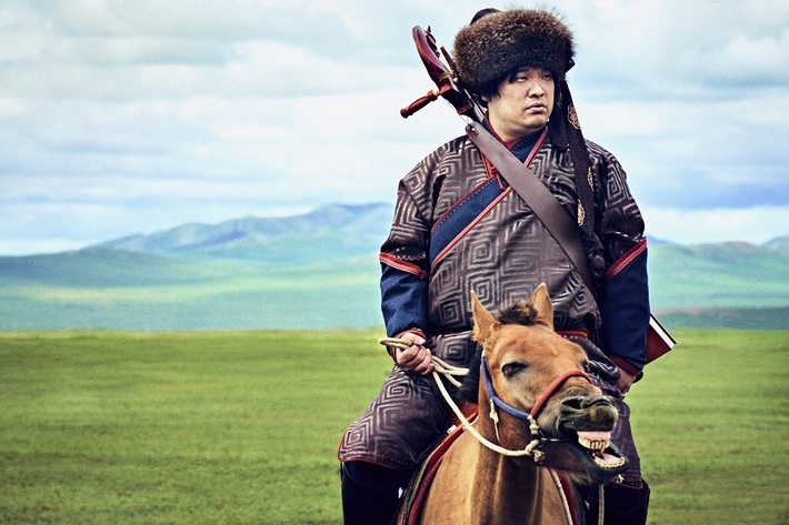 岡崎体育、DJを務めるレギュラー番組"Okazaki Radio Channel"放送250回記念SPオンエア決定。ビッケブランカ、鈴鹿秋斗（夜の本気ダンス）、阿部真央など歴代"助手"が続々登場