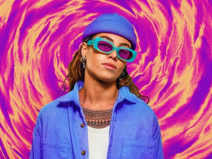 "ジミヘンの再来"と称されるオーストラリア出身の新世代SSW Tash Sultana、ニュー・アルバム『Terra Firma』オリジナル・アートワーク仕様の国内盤リリース決定。新曲「Sweet & Dandy」も解禁
