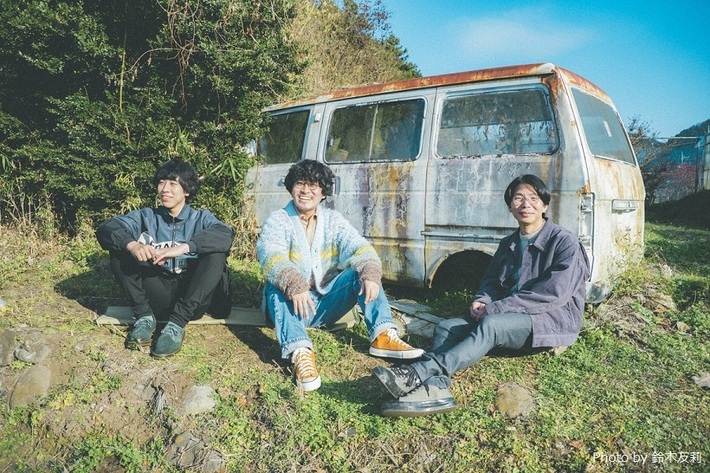 ズーカラデル、最新曲「スタンドバイミー」MV公開。それぞれの道を歩み始めた"2021年宇宙の旅"