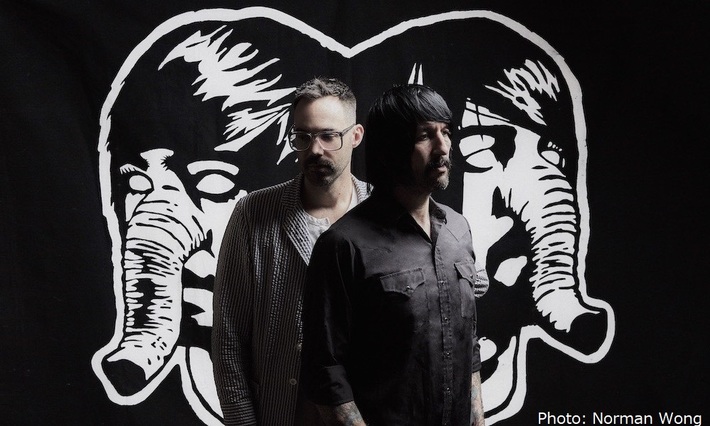 ベース＆ドラムの2人組による異色バンド DEATH FROM ABOVE 1979、4年ぶりの新曲「One + One」MV公開＆アルバム『Is 4 Lovers』発売決定