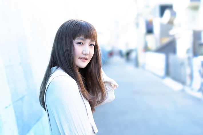 シンガー NeneNone、真部脩一（集団行動）プロデュースによる第2弾配信シングル「UBATAMA」リリック・ビデオ公開