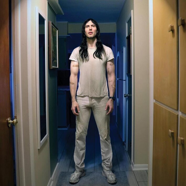 唯一無比のパーティー・ゴッド ANDREW W.K.、約3年ぶり新曲「Babalon」リリース。本日24時にMVプレミア公開
