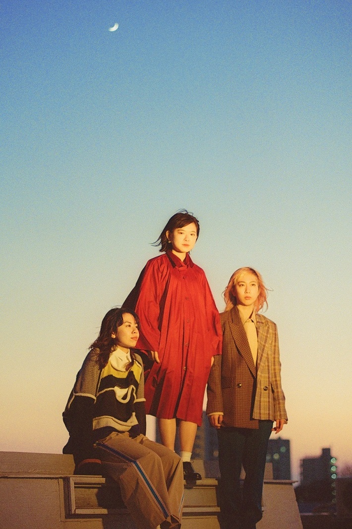 リーガルリリー、プラネタリウム舞台に1stアルバムの世界をライヴで再現した"真夜中のプラネタリウム‐Midnight Planetarium Live‐×リーガルリリー「bedtime story」"アンコール配信決定