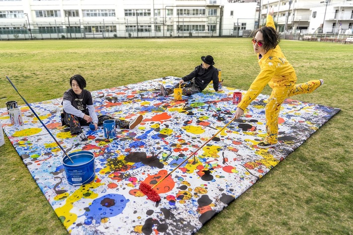 ヨシダタクミ（saji）、声優アーティスト 内田雄馬とのコラボ決定。第1弾はTikTokでTVアニメ"あひるの空"楽曲をそれぞれカバー