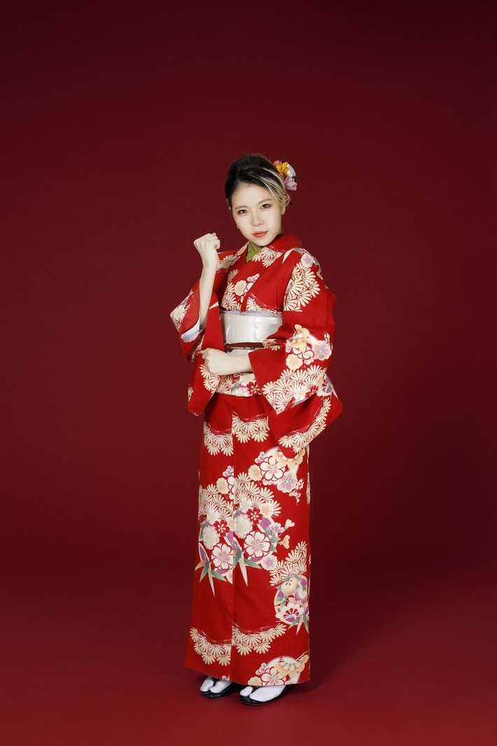 ココ・パーティン・ココ（GO TO THE BEDS）、"藤原ここ"として演歌歌手（？）デビュー。本日4/1名刺配りやデビュー記念記者会見も実施