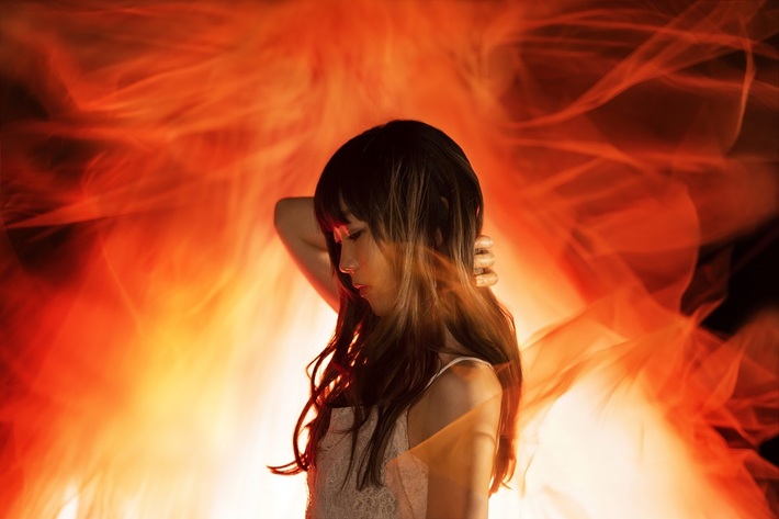 Aimer、ニュー・アルバム『Walpurgis』収録の新曲「cold rain」とTVアニメ"魔道祖師"のコラボMVを4/25公開