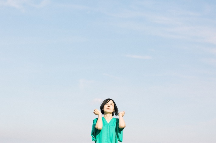 常盤ゆう、1stアルバム『風のガーランド』6/2リリース。テレ東"主治医が見つかる診療所"EDテーマ「むげんの夏」明日4/21先行配信。アルバム発売記念ライヴも