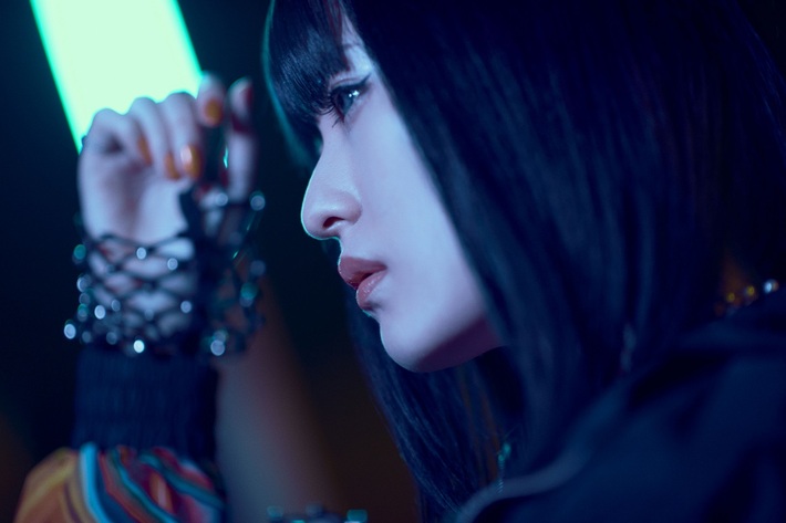 ASCA、TVアニメ"すばらしきこのせかい The Animation"EDテーマやボカロP てにをは代表曲収録のシングル『カルペディエム／ヴィラン』6/2リリース。新ヴィジュアル公開