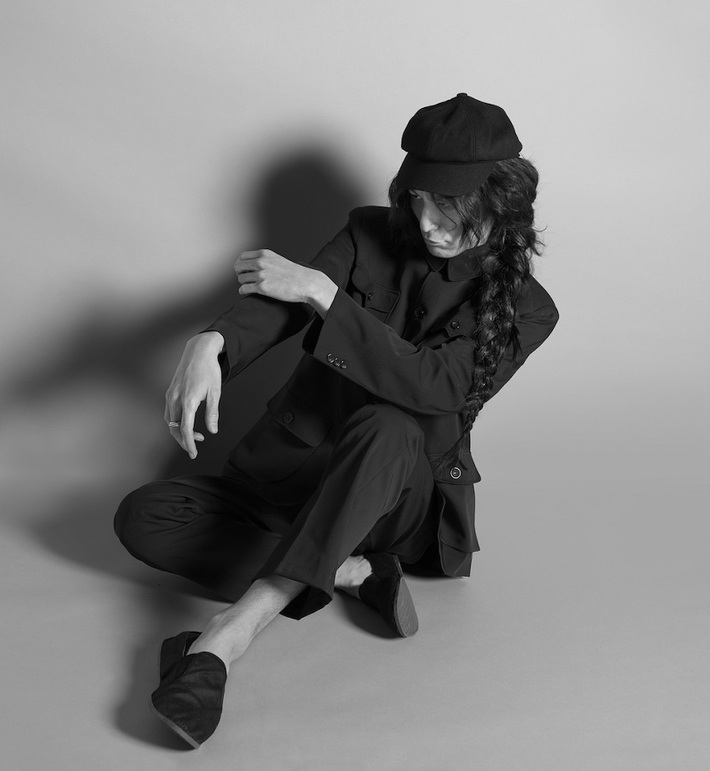 ドレスコーズ、約2年ぶりのオリジナル・アルバム『バイエル (Ⅰ.)』サプライズ・リリース。ツアー開催も決定