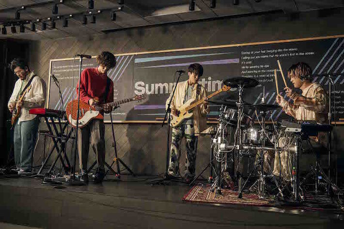 FIVE NEW OLD、話題のCMソング「Summertime」をYouTubeチャンネル"blackboard"でパフォーマンス。明日4/24 19時よりプレミア公開