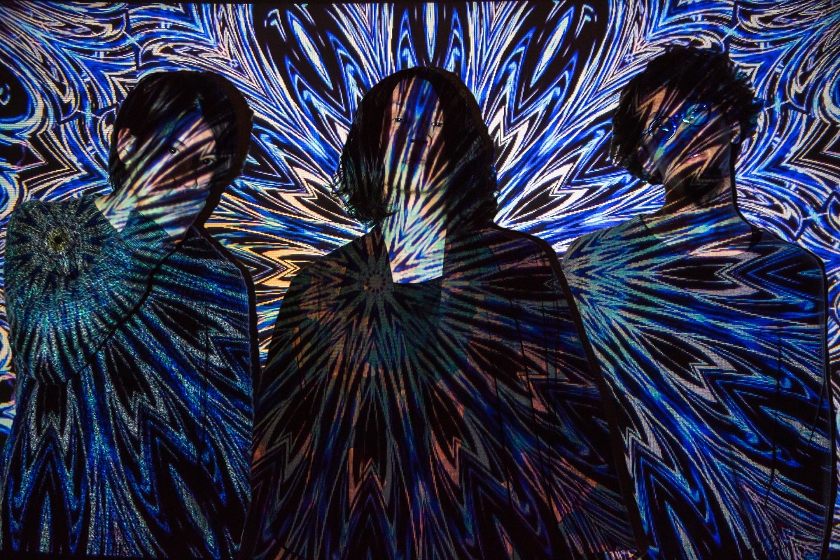 鳴ル銅鑼、グローバル徹（Ba）が無期限休養。バンドは今後3人体制で