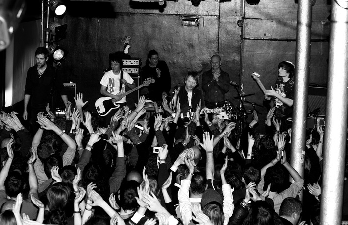 RADIOHEAD、アーカイヴ・ライヴの配信第2弾発表。4/9から7週間にわたりシリーズ公開、初回は2008年ロンドン93 Feet Eastで行われた伝説の即興ギグ配信