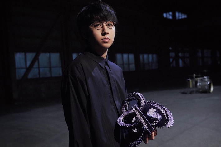 崎山蒼志、ドラマ"賭ケグルイ双(ツイン)"主題歌「逆行」の強烈なインパクトを残すMV公開