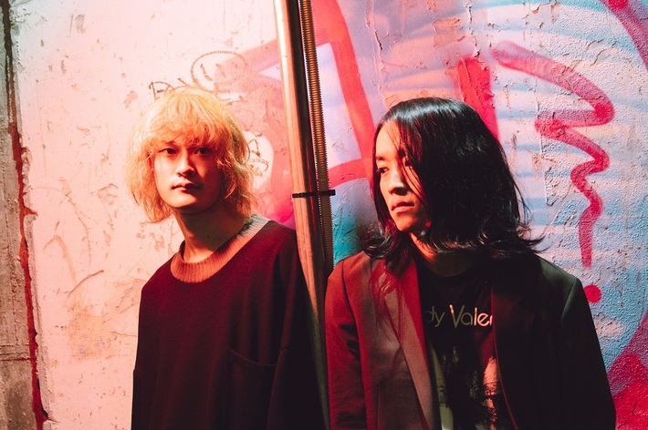 KJ（ex-MINT mate box）とTomoya（Absolute area）のプロジェクト"Gloomy"、Foi ＆ Sosuke Oikawa（Roomies）とのコラボ・シングル「SEEKER」明日5/19配信リリース