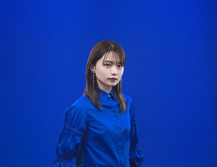 足立佳奈、書き下ろし楽曲「SUNNY」が三十三銀行タイアップ・ソングに決定。CM映像も公開