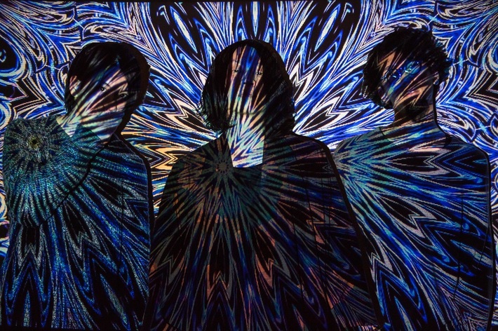 鳴ル銅鑼、3人体制初となるデジタル・シングル「苛々」5/28リリース。対バン・ツアーのゲストに真空ホロウ、LONE、石木正臣（ホロ）