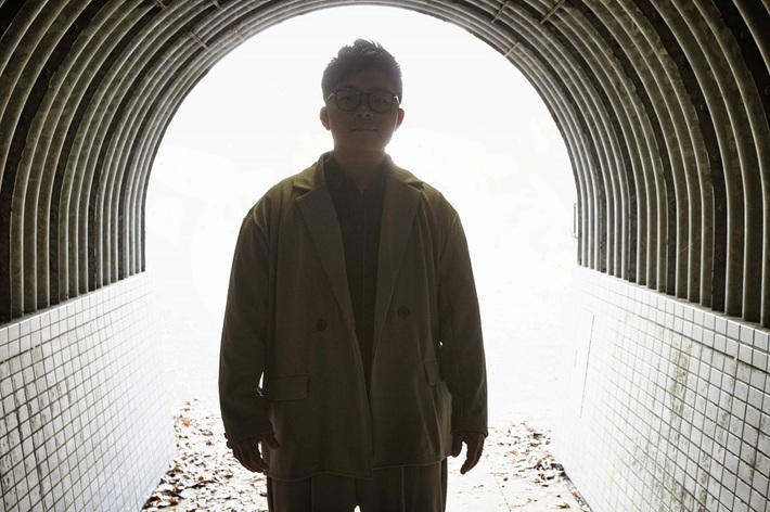 さかいゆう、本日5/12リリースのニュー・アルバム『愛の出番 + thanks to』より「Tell Me A Lie」MV公開。アルバム発売記念リスニング・パーティーも開催