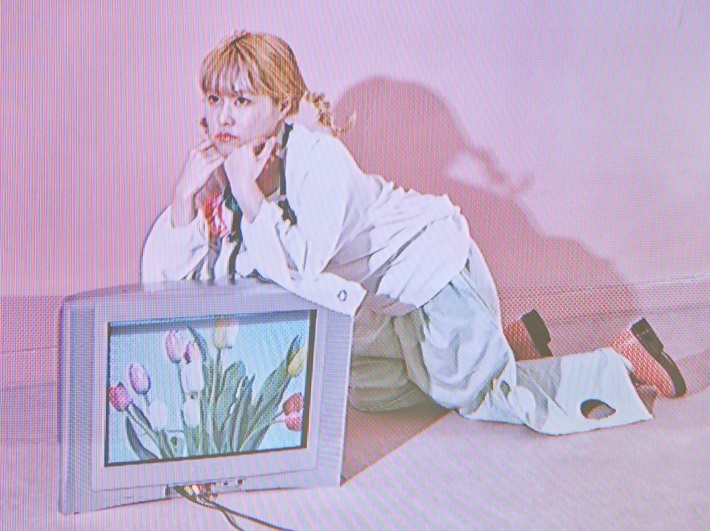 さとうもか、メジャー・デビュー曲「Love Buds」恋人に対して感じてしまう"ズレ"を表現したMV公開