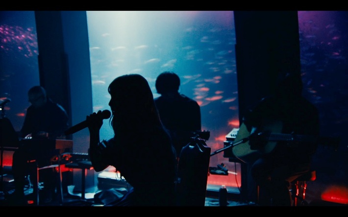 ヨルシカ、初のライヴ映像作品『前世』のプレミアム上映会が決定