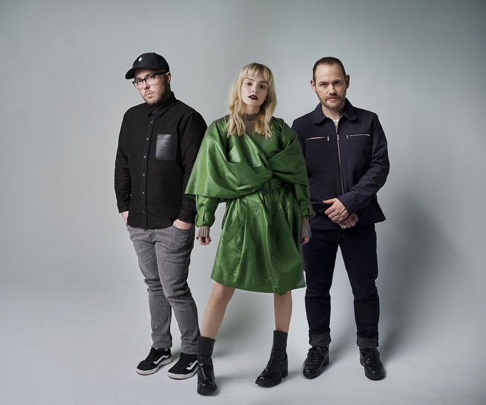 CHVRCHES、ニュー・アルバム『Screen Violence』8/27世界同時リリース決定。Robert Smith（THE CURE）参加の新曲「How To Not Drown」公開